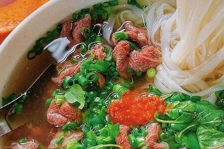 Phở bao nhiêu calo? Cách ăn phở để không bị béo