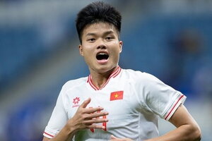 HLV Kim Sang-sik gây tranh cãi khi triệu tập tiền đạo 3 năm ghi 1 bàn