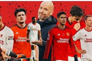 HLV Erik ten Hag chính thức ở lại Man United