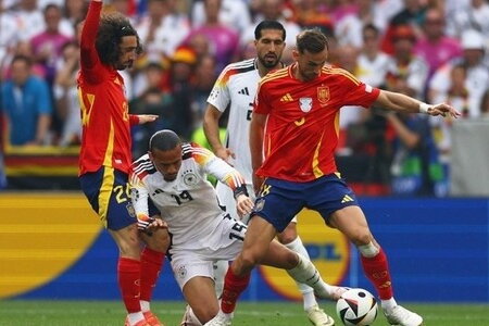 Đức và Tây Ban Nha đã làm gì để phá lối chơi của nhau?