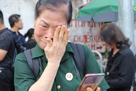 Đi từ 3h sáng chờ viếng, người dân bật khóc khi nhắc đến Tổng Bí thư Nguyễn Phú Trọng