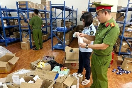 Liên tục phát hiện nhiều kho hàng lậu, không rõ xuất xứ