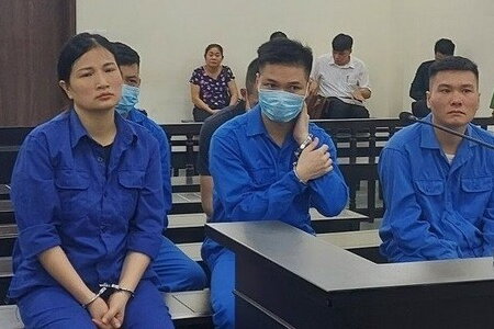 Lật tẩy xảo thuật của nhóm nhân viên sân bay buôn lậu sừng tê giác, ngà voi