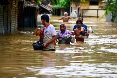 Hàng triệu người dân Nam Á bị mắc kẹt vì mưa lũ