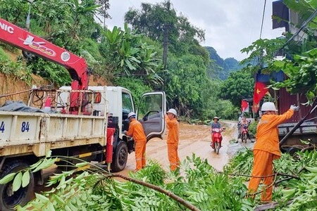 Gần 1 tuần sau bão Yagi: Vẫn còn gần nửa triệu hộ dân bị mất điện