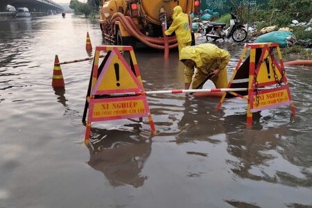 Hà Nội ngập hơn 40 điểm sau trận mưa lớn