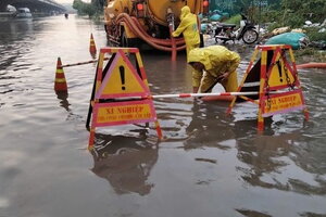 Hà Nội ngập hơn 40 điểm sau trận mưa lớn