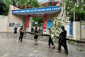 Hỗ trợ học phí cho học sinh bị ảnh hưởng bởi bão lũ