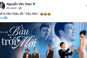 Văn Toàn 'cầu hôn' bạn gái xinh đẹp