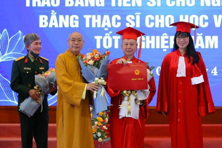 Hai trường đại học đang khẩn trương thu hồi bằng của ông Vương Tấn Việt