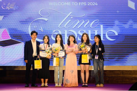 Tân sinh viên Học viện Báo chí và Tuyên truyền "cháy hết mình" trong đêm nhạc hội "FPS 2024 - Time Capsule"