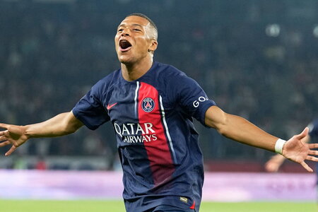 Mbappe thắng kiện PSG