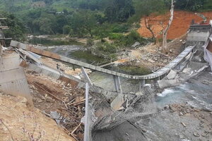 Sập cầu khi đang thi công ở Hà Giang