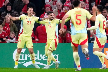 Đánh bại Đan Mạch, Tây Ban Nha thở phào ở tứ kết Nations League