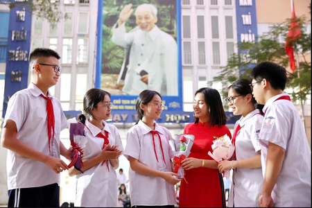 Sở GD&ĐT Hà Nội không nhận hoa chúc mừng ngày Nhà giáo Việt Nam