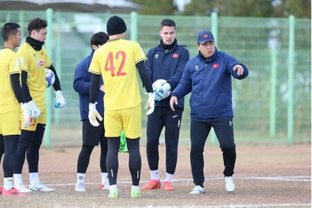 Vừa ra mắt, trợ lý HLV Kim Sang-sik khiến dàn thủ môn ĐT Việt Nam “toát mồ hôi”