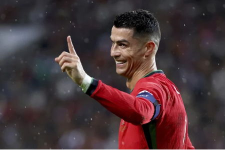 C. Ronaldo ví 'Man United giống một bể cá bệnh'