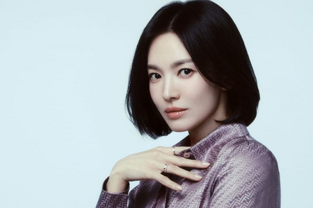 Song Hye Kyo dành 6 tháng tập hút thuốc