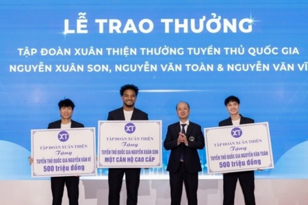 Xuân Son, Văn Toàn nhận thưởng lớn từ bầu Thiện