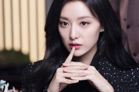 Nữ diễn viên Trung Quốc nổi tiếng vì trông giống Kim Ji Won