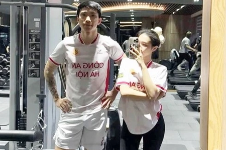Đoàn Văn Hậu báo tin vui với HLV Kim Sang-sik