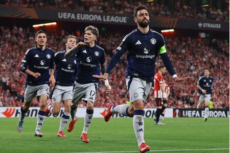 Thủ quân Man Utd đi vào lịch sử