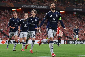 Thủ quân Man Utd đi vào lịch sử