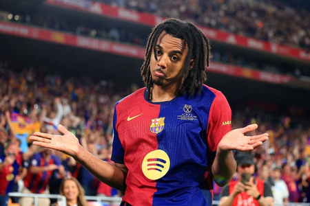 Hậu vệ Barca có cơ hội làm đồng đội của C. Ronaldo
