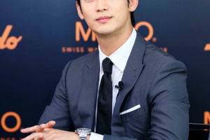 Kim Soo Hyun bị 