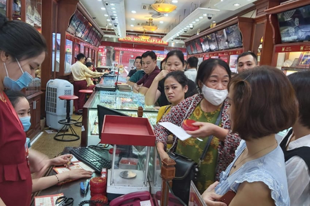 Giá vàng tăng cao, Thủ tướng ra Công điện riêng, chỉ đạo "nóng" yêu cầu Ngân hàng Nhà nước và Bộ Công an vào cuộc