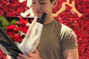 V (BTS) nhận danh hiệu 'đặc biệt' khiến nhiều cánh mày râu mơ ước