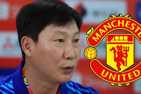 Malaysia làm khó HLV Kim Sang-sik trận gặp Man United
