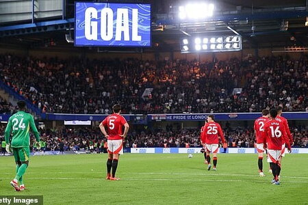 Fernandes sánh ngang Ronaldo, Man Utd tệ chưa từng có
