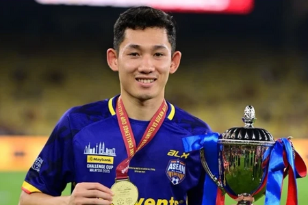  Hai Long nói gì về màn trình diễn ấn tượng trước Man United?