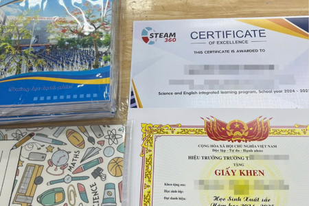 Khoe giấy khen: "Đại hội nhuộm vàng" trên mạng là niềm vui của phụ huynh nhưng nguy hiểm cho con