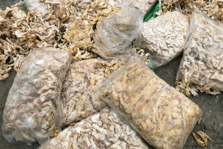 Bắt giữ hơn 1 tấn chân gà, trứng gà non không nguồn gốc ở Quảng Ninh