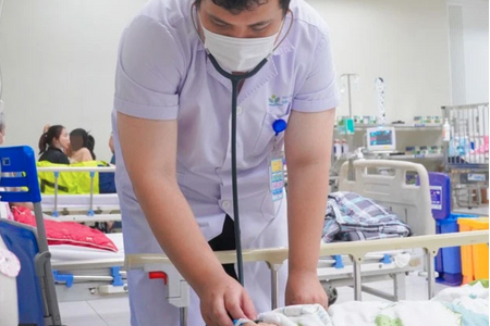 Thiếu niên ngộ độc do dùng thuốc lá điện tử