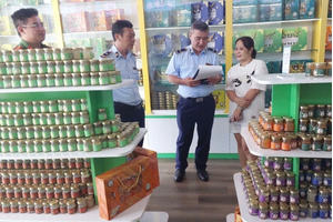 Tạm giữ trên 23 nghìn lọ yến chưng nghi không đạt chất lượng