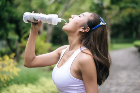 Uống quá nhiều nước gây hại đến sức khỏe, cảnh báo từ bác sĩ