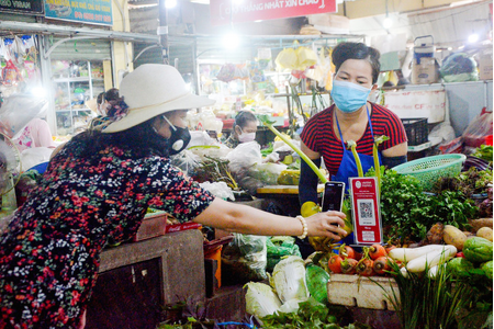 Việt Nam tăng tốc số hóa: Điện thoại thay thế ví tiền