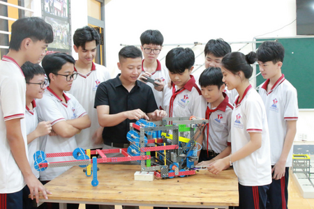 Học sinh phổ thông sẽ được miễn hoặc hỗ trợ học phí từ năm học 2025–2026