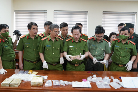 Chặt đứt 'vòi bạch tuộc', thu hơn 5kg ma tuý và súng đạn