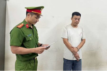 Tài xế "chặt chém" 4,2 triệu đồng của 2 người Lào Cai, từng ép khách chuyển tiền ở vụ khác