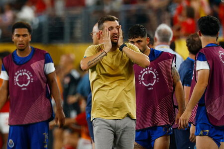 Thua đội bóng của Messi, huấn luyện viên Club World Cup mất việc