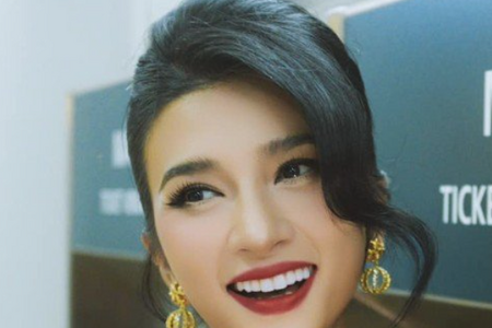 Hai mỹ nhân hàng đầu showbiz Việt làm mẹ đơn thân năm 21 tuổi, vẫn đẹp rực rỡ sau hàng chục năm