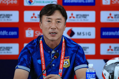 HLV U23 Lào: ‘U23 Việt Nam rất mạnh…’