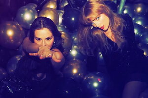 Taylor Swift, Selena Gomez gây sốt với phong cách thập niên 70
