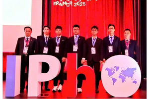 Đội tuyển quốc gia Việt Nam lọt top 10 tại Kỳ thi Olympic Vật lí quốc tế 2025