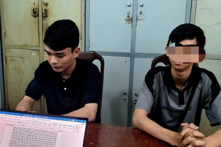 Bị nhắc vì mở nhạc to, 2 thanh niên dùng dao đâm người trọng thương