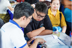 Tuyển sinh 2025: Thí sinh cân đối bài toán tài chính